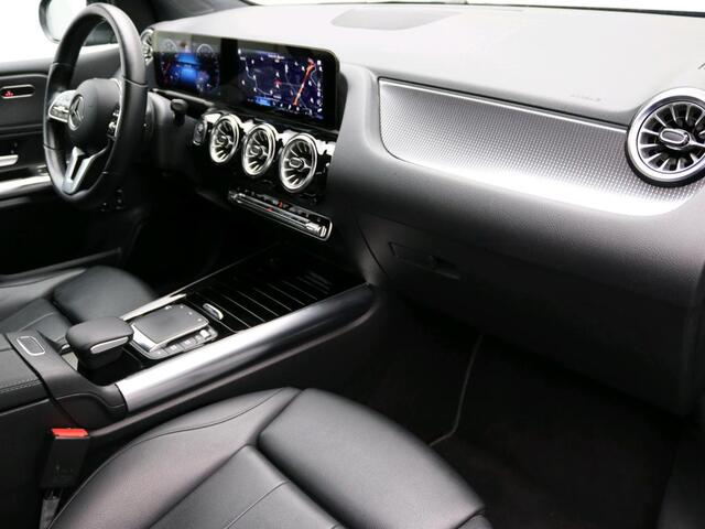 Mercedes-Benz B-KLASSE 250 e Business Solution Luxury Limited Trekhaak | Ledkoplampen | Sfeerverlichting | Achteruitrijcamera | Stoelverwarming | Spiegelpakket. Inclusief 24 maanden Mercedes-Benz Certified garantie voor Europa.