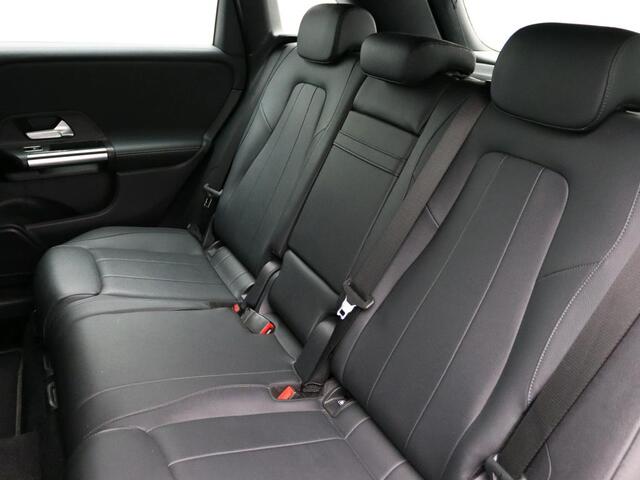 Mercedes-Benz B-KLASSE 250 e Business Solution Luxury Limited Trekhaak | Ledkoplampen | Sfeerverlichting | Achteruitrijcamera | Stoelverwarming | Spiegelpakket. Inclusief 24 maanden Mercedes-Benz Certified garantie voor Europa.