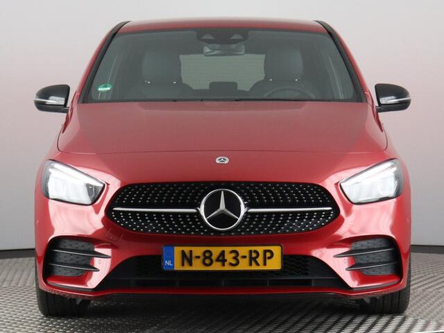 Mercedes-Benz B-KLASSE 180 Business Solution AMG (NL-Auto / Camera / ACC / Sfeerverlichting)