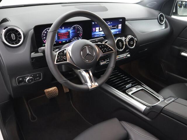 Mercedes-Benz B-KLASSE 250 e Luxury Line | Trekhaak | Getint glas | Verwarmd stuur | Apple carplay |
