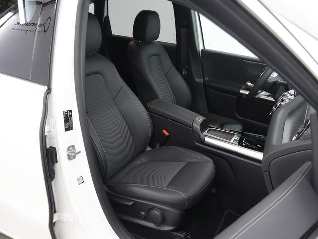 Mercedes-Benz B-KLASSE 250 e Luxury Line | Trekhaak | Getint glas | Verwarmd stuur | Apple carplay |