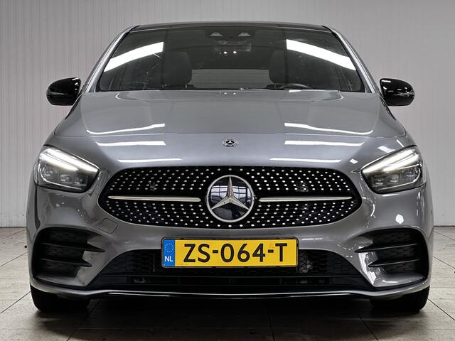 Mercedes-Benz B-KLASSE 200 Premium Plus AMG/ Night Pakket/ Trekhaak/ 164pk/ Wide-Screen/ LED Koplampen/ Panorama-Dak/ 18'' LMV/ Keyless/ Dode-Hoek DET./ Stoelverw./ Elek. Stoel(en) + Memory/ Zwarte-Hemel/ Apple + Android/ Elek. Klep