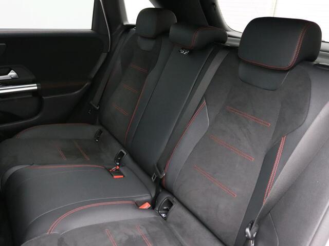 Mercedes-Benz B-KLASSE 250 e Business Solution AMG AMG Line | Night Pakket | Panorama Schuif-Kanteldak | Memory Voorstoelen | Parkeerpakket met 360°-camera. Inclusief 24 maanden Mercedes-Benz Certified garantie voor Europa.