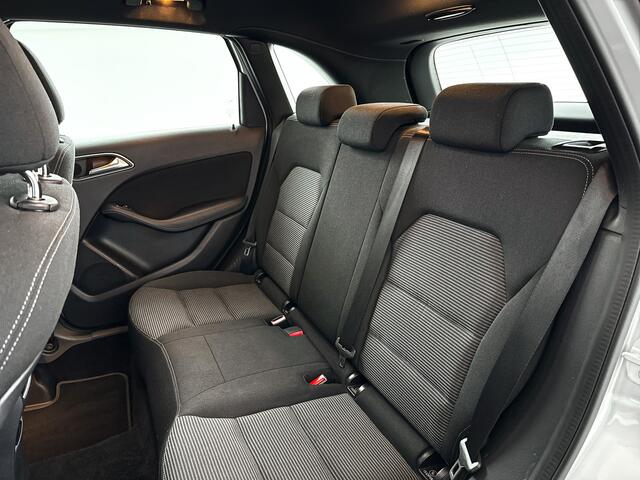 Mercedes-Benz B-KLASSE 180 d Business Solution | Parkeercamera | Stoelverwarming | Cruise control | Trekhaak