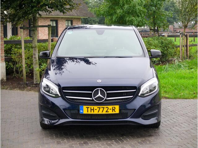 Mercedes-Benz B-KLASSE 180 Ambition LED | Automaat | Sports Tourer | Night-pakket | Zwarte hemel bekleding