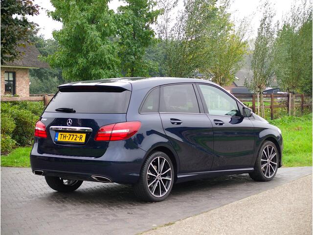 Mercedes-Benz B-KLASSE 180 Ambition LED | Automaat | Sports Tourer | Night-pakket | Zwarte hemel bekleding