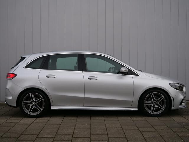 Mercedes-Benz B-KLASSE 180 Business Solution AMG 136 Pk Automaat Navigatie / DAB / Apple Carplay / Camera / Stoelverwarming / Trekhaak