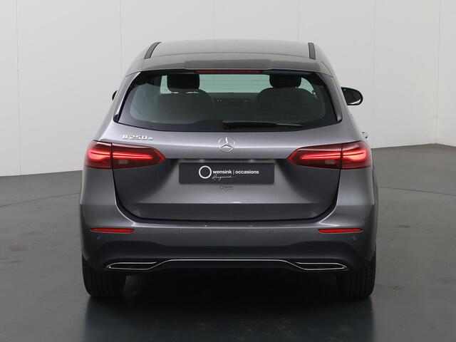 Mercedes-Benz B-KLASSE 250 e Business Solution | Trekhaak | Distronic | Memory stoelen | Multibeam LED verlichting | Stoelverwarming | Verwarmd stuur |