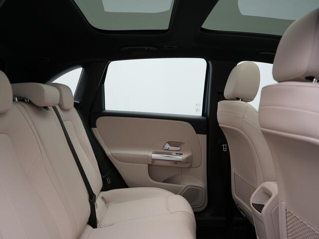 Mercedes-Benz B-KLASSE 250 e Progressive PHEV 218pk Dealer O.H. | Trekhaak Af Fabriek | Panodak | Camera | Lederen Sportstoelen Memory & Verwarmd | Apple Carplay | Keyless | Cruise Control | Navigatie | DAB | Plug In Hybrid