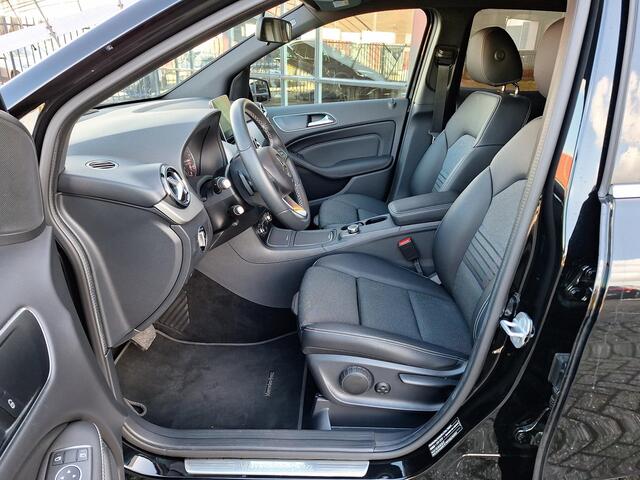 Mercedes-Benz B-KLASSE 180 Ambition | Automaat | Parkeersensoren rondom | Navigatie | Bluetooth | LED verlichting