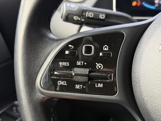 Mercedes-Benz B-KLASSE 180 Business Solution Automaat / Dealer Onderhouden / 1e Eigenaar / Trekhaak / Navigatie / Stoelverwarming / Climate Control /