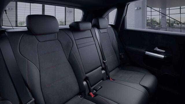 Mercedes-Benz B-KLASSE 180 Business Solution AMG | Night | Widescreen | Trekhaak | Panoramadak | Stoelverwarming |