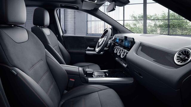 Mercedes-Benz B-KLASSE 180 Business Solution AMG | Night | Widescreen | Trekhaak | Panoramadak | Stoelverwarming |