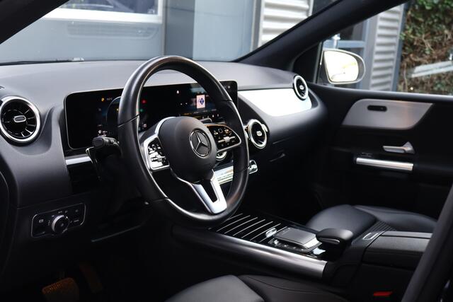 Mercedes-Benz B-KLASSE 180 Business Solution Luxury Automaat | Trekhaak afn. | Camera | Stoelverwarming | Apple Carplay / Android Auto | DAB+ Radio