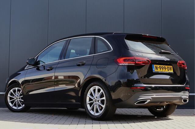 Mercedes-Benz B-KLASSE 180 Business Solution Luxury Automaat | Trekhaak afn. | Camera | Stoelverwarming | Apple Carplay / Android Auto | DAB+ Radio