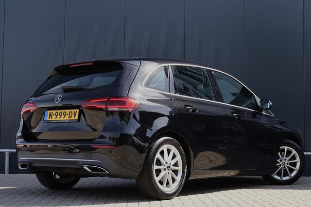 Mercedes-Benz B-KLASSE 180 Business Solution Luxury Automaat | Trekhaak afn. | Camera | Stoelverwarming | Apple Carplay / Android Auto | DAB+ Radio