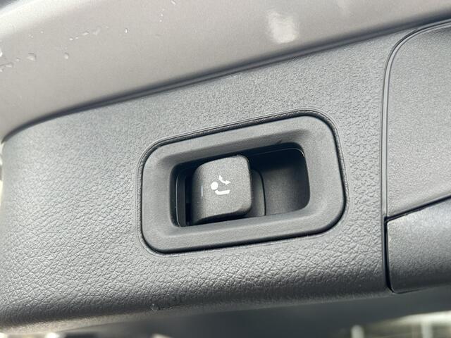 Mercedes-Benz B-KLASSE 250 e Business Solution AMG | Night Pakket | Panoramadak | Trekhaak | DISTRONIC Afstandsassistent | Dodehoekassistent | MULTIBEAM LED Koplampen | Stoelverwarming | Sfeerverlichting | Apple CarPlay | Android Auto | Sierdelen Lindehout Zwart | Elektrische A