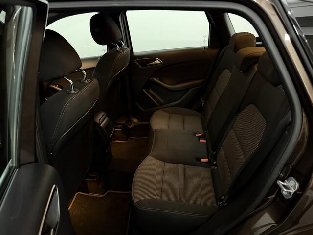 Mercedes-Benz B-KLASSE 180 d Business Airco, Camera, Navi, Keyless start, Cruise control, Lichtmetalen velgen, Stoelverwarming