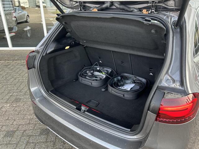 Mercedes-Benz B-KLASSE 250 e Business Solution AMG | Panoramadak | Sfeerverlichting | Carplay