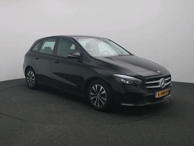 Mercedes-Benz B-KLASSE 180 Business Solution Trekhaak | Ledkoplampen | Stoelverwarming | Licht- en zicht pakket | Parkeerpakket met achteruitrijcamera. Inclusief 24 maanden Mercedes-Benz Certified garantie voor Europa.