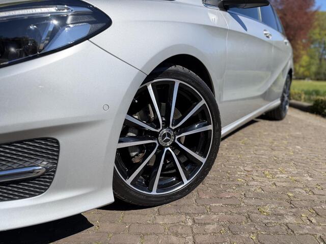 Mercedes-Benz B-KLASSE 180 AMG Line | 49.000KM !! | Trekhaak | Led | Navi | Leder |