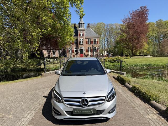 Mercedes-Benz B-KLASSE 180 AMG Line | 49.000KM !! | Trekhaak | Led | Navi | Leder |