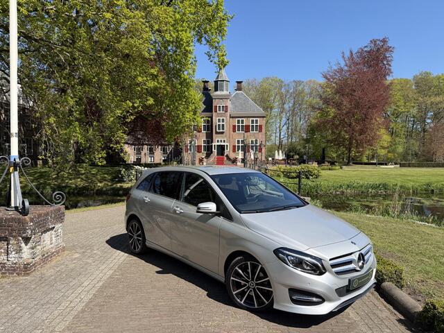 Mercedes-Benz B-KLASSE 180 AMG Line | 49.000KM !! | Trekhaak | Led | Navi | Leder |