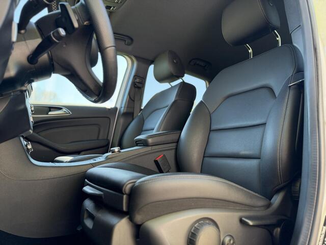 Mercedes-Benz B-KLASSE 180 AMG Line | 49.000KM !! | Trekhaak | Led | Navi | Leder |