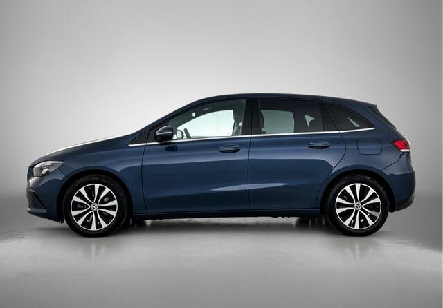 Mercedes-Benz B-KLASSE 250 e Plug-In Hybride Trekhaak | Ledkoplampen | Apple CarPlay | Parkeerpakket met achteruitrijcamera | Stoelverwarming. Inclusief 24 maanden MB Certified garantie voor Europa.