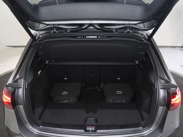 Mercedes-Benz B-KLASSE 250e Business Solution AMG | Panoramaschuifdak | Night | Winter pakket | Trekhaak | Stoelverwarming |