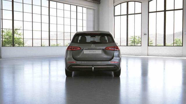 Mercedes-Benz B-KLASSE 180 Business Solution | Trekhaak | Achteruitrijcamera | Stoelverwarming | Widescreen |
