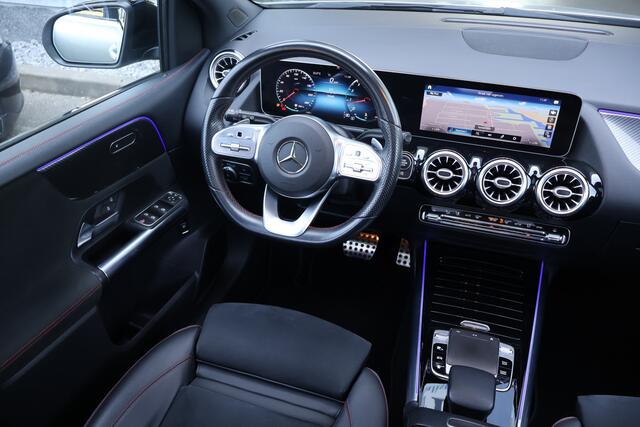 Mercedes-Benz B-KLASSE 220 AMG Line l Panoramadak l Nightpakket l LED High Performance l MBUX l Camera l Smartphone Integratie l Stoelverwarming l PTS l Airconditioning l Elektr. bedienbare Achterklep l