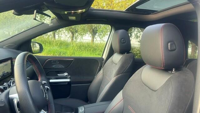 Mercedes-Benz B-KLASSE 250 e AMG Line 7.400KM!! 1e EIGENAAR!! NAVIGATIE PREMIUM, DAB RADIO, STOELVERWARMING, STUURVERWARMING, SFEERVERLICHTING, ELEC. PANORAMADAK, DODEHOEK ASSIST, ELEC. ACHTERKLEP, PARKEERHULP V/A, ACHTERUITRIJCAMERA, LED LICHT, 18"AMG-VELGEN, ENZ. ENZ. FULL OP