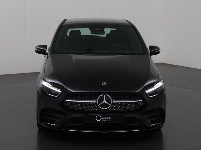 Mercedes-Benz B-KLASSE 180 Star Edition AMG | Panoramadak | Trekhaak | Multibeam LED | Memory | Winterpakket | Keyless |