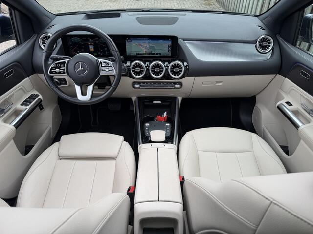 Mercedes-Benz B-KLASSE 250 e 17"/Panoramadak/Trekhaak/Head-up/Dodehoek/Adaptieve cruise/Camera/Stoelverwarming/Sfeerverlichting/Apple Carplay & Android Auto