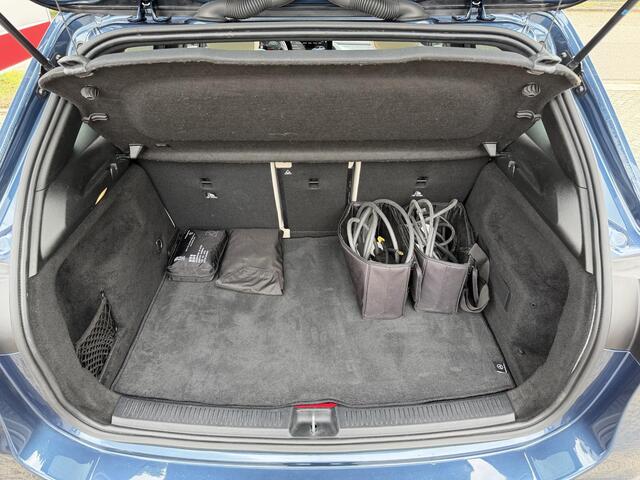 Mercedes-Benz B-KLASSE 250 e 17"/Panoramadak/Trekhaak/Head-up/Dodehoek/Adaptieve cruise/Camera/Stoelverwarming/Sfeerverlichting/Apple Carplay & Android Auto