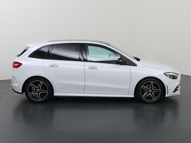 Mercedes-Benz B-KLASSE 180 AMG Line | Panoramadak | Night | Widescreen | Achteruitrijcamera | Stoelverwarming | Sfeerverlichting |