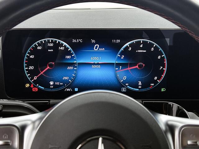 Mercedes-Benz B-KLASSE 180 Business Line | Trekhaak | AMG Line | Led lights | Parkeerpakket met achteruitrijcamera | Keyless-Go. Inclusief 24 maanden Mercedes-Benz Certified garantie voor Europa.
