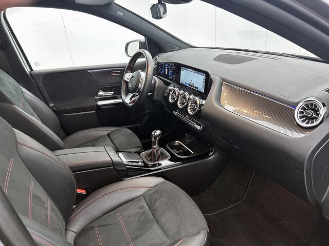 Mercedes-Benz B-KLASSE 180 Business Line | Trekhaak | AMG Line | Led lights | Parkeerpakket met achteruitrijcamera | Keyless-Go. Inclusief 24 maanden Mercedes-Benz Certified garantie voor Europa.