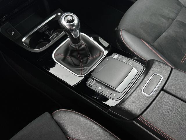 Mercedes-Benz B-KLASSE 180 Business Line | Trekhaak | AMG Line | Led lights | Parkeerpakket met achteruitrijcamera | Keyless-Go. Inclusief 24 maanden Mercedes-Benz Certified garantie voor Europa.