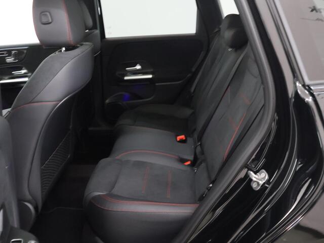 Mercedes-Benz B-KLASSE 250e Business Solution AMG | Panoramaschuifdak | Night | Winter pakket | Trekhaak | Stoelverwarming |