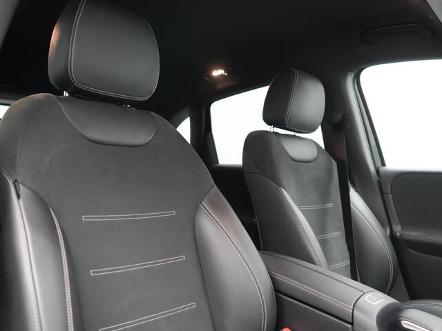 Mercedes-Benz B-KLASSE 250 e Business Solution AMG Limited PHEV 218pk Dealer O.H. | Burmester Audio | Alcantara Sportstoelen Verwarmd | Camera | Sfeerverlichting | Apple Carplay | Widescreen Navigatie | DAB | Plug In Hybrid |