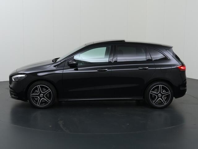 Mercedes-Benz B-KLASSE 250e Business Solution AMG | Panoramaschuifdak | Night | Winter pakket | Trekhaak | Stoelverwarming |