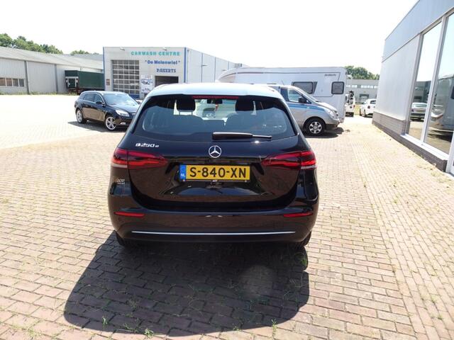 Mercedes-Benz B-KLASSE 250e Business Line Automaat Camera/LED/Half Leder