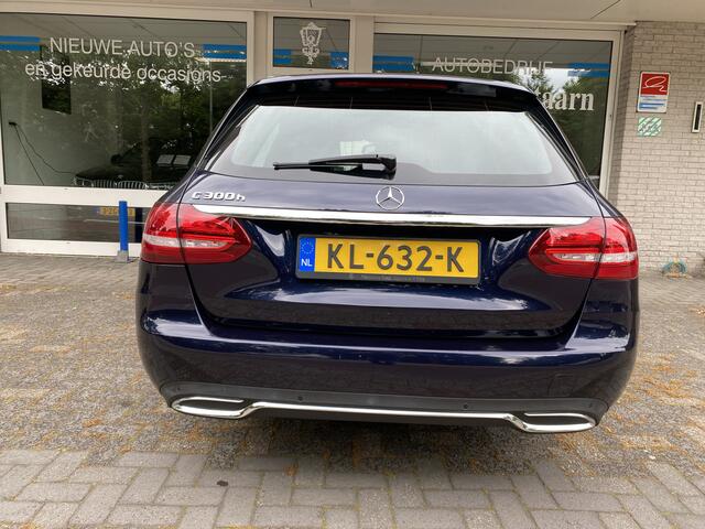 Mercedes-Benz C-KLASSE Estate 300 CDI HYBRID Lease Edition NL Dealer Geleverde Auto Autom. Airco/Half lederen bekl./Cruise Contr./Verw. Elektr. verstbare stoelen/Park. Assistent+sensoren V+A/Elektr. verst.b. en verwarmde buitensp./Navigatie Fullmap/ All Season Banden/Multifunct