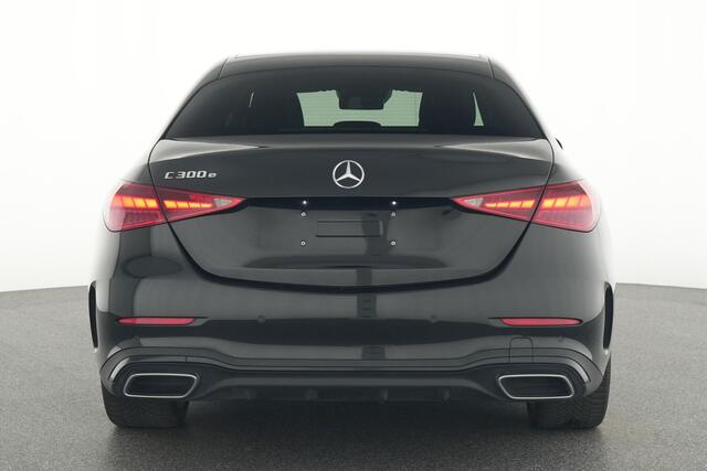Mercedes-Benz C-KLASSE 300 e AMG Plug-In Hybride AMG line | Night Pakket | Distronic | 360° camera | Digital Licht | Keyless Go. Inclusief 24 maanden Mercedes-Benz Certified garantie voor Europa.