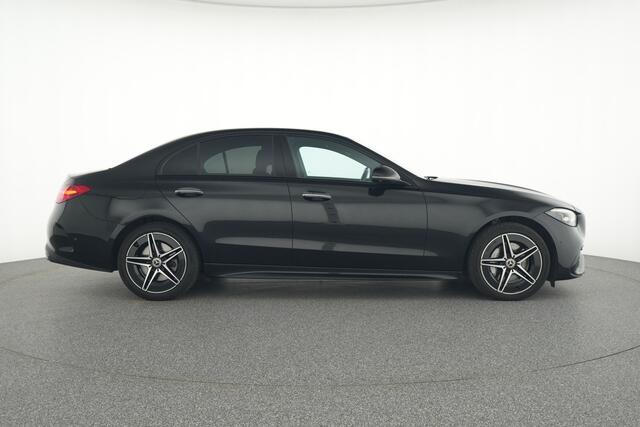 Mercedes-Benz C-KLASSE 300 e AMG Plug-In Hybride AMG line | Night Pakket | Distronic | 360° camera | Digital Licht | Keyless Go. Inclusief 24 maanden Mercedes-Benz Certified garantie voor Europa.