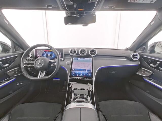 Mercedes-Benz C-KLASSE Estate 300 e AMG Line AMG Line | Night Pakket | Trekhaak | Burmester® | Panorama Schuif-Kanteldak | Distronic | Multi beam koplampen. Inclusief 24 maanden Mercedes-Benz Certified garantie voor Europa.