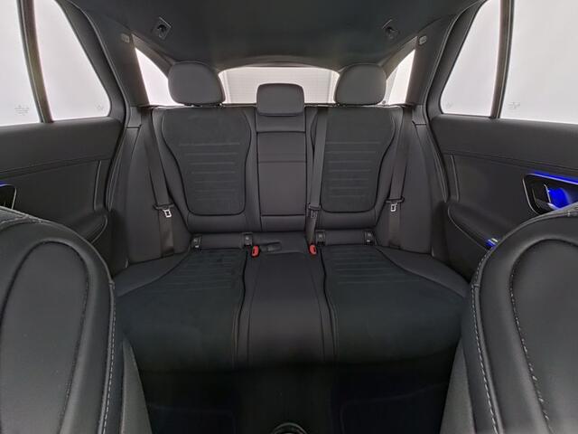 Mercedes-Benz C-KLASSE Estate 300 e AMG Line AMG Line | Night Pakket | Trekhaak | Burmester® | Panorama Schuif-Kanteldak | Distronic | Multi beam koplampen. Inclusief 24 maanden Mercedes-Benz Certified garantie voor Europa.