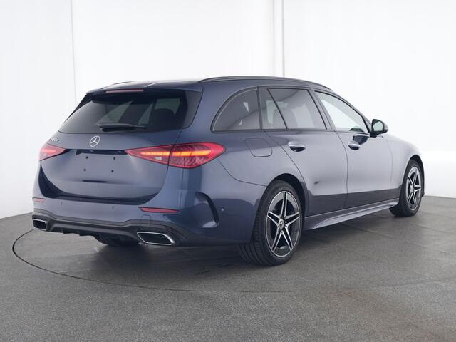 Mercedes-Benz C-KLASSE Estate 300 e AMG Plug-In Hybride AMG Line | Night Pakket | Trekhaak | Panorama Schuif-Kanteldak | Stuur en Stoelverwarming. Inclusief 24 maanden Mercedes-Benz Certified garantie voor Europa.